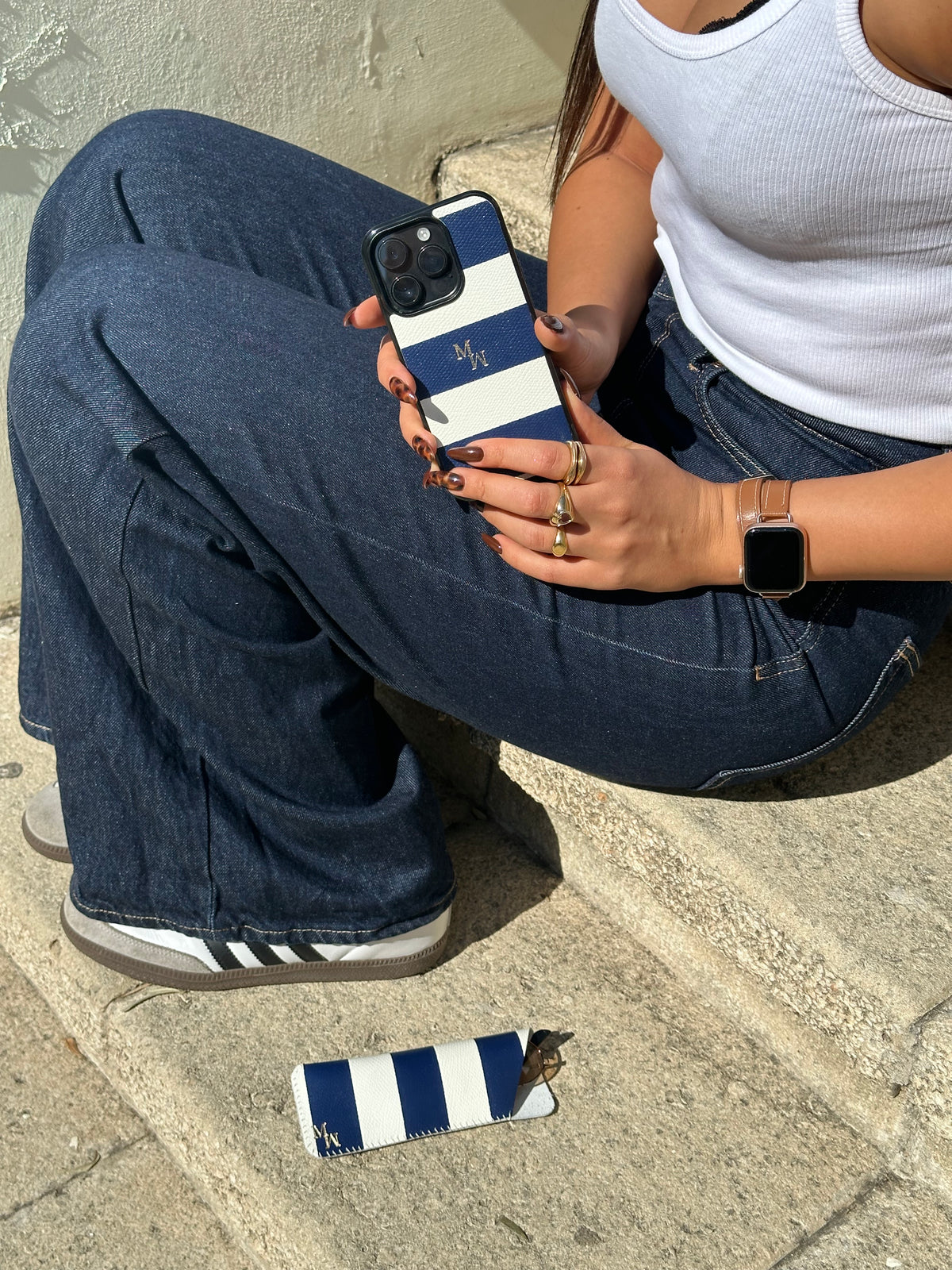 כיסוי לאייפון MagSafe כחול לבן פסים