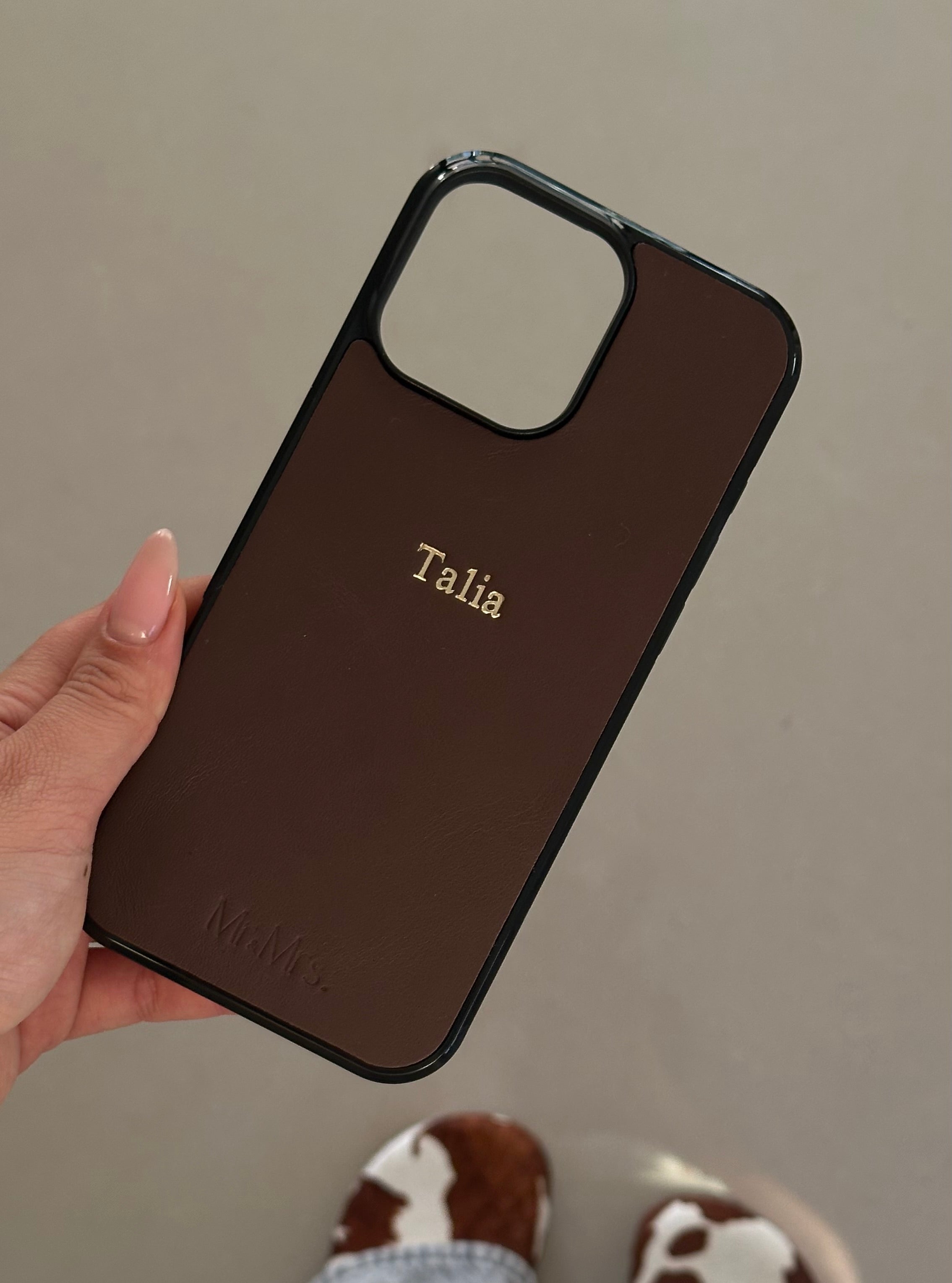 מגן עור חום חלק