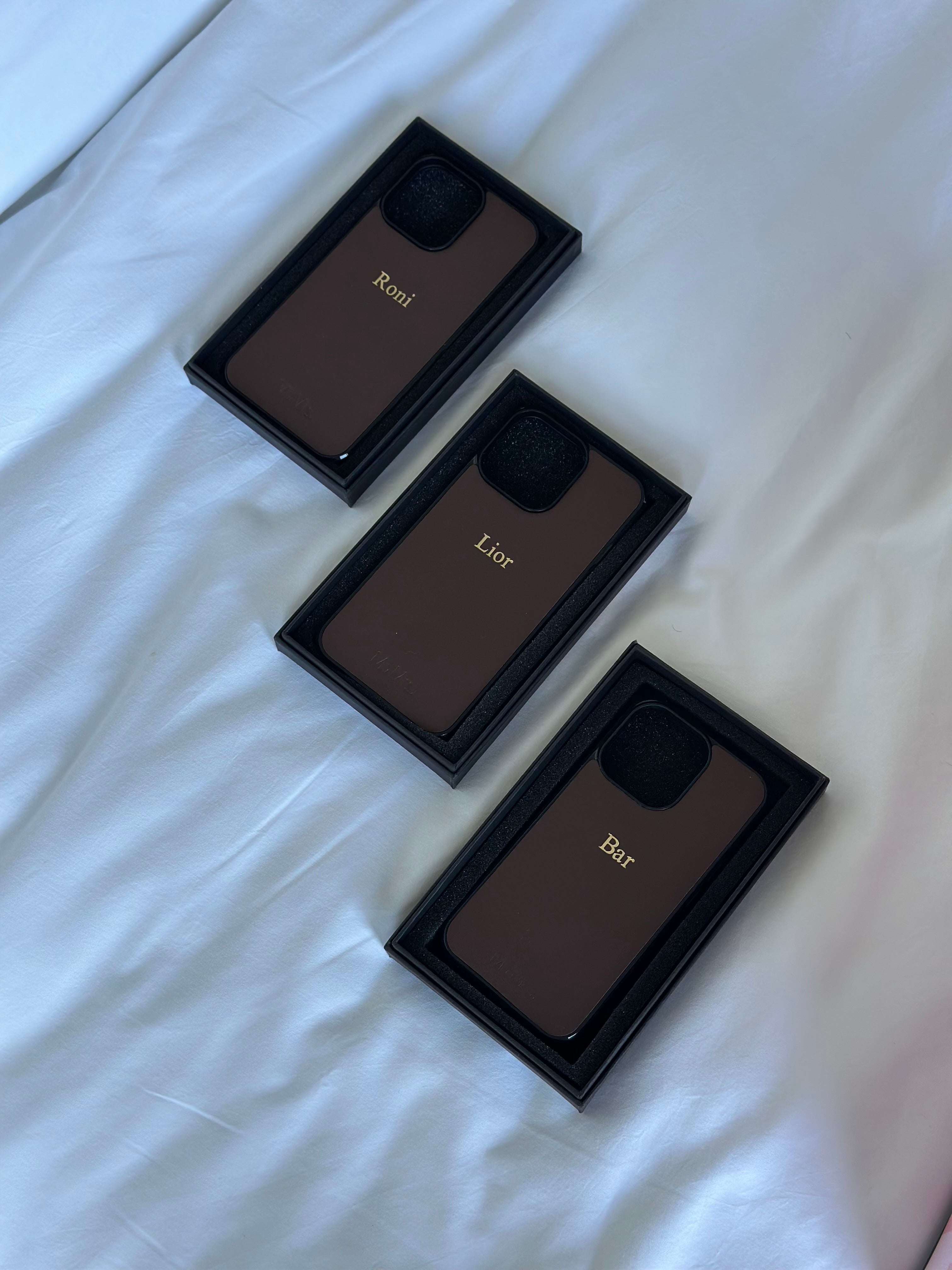 מגן עור חום חלק