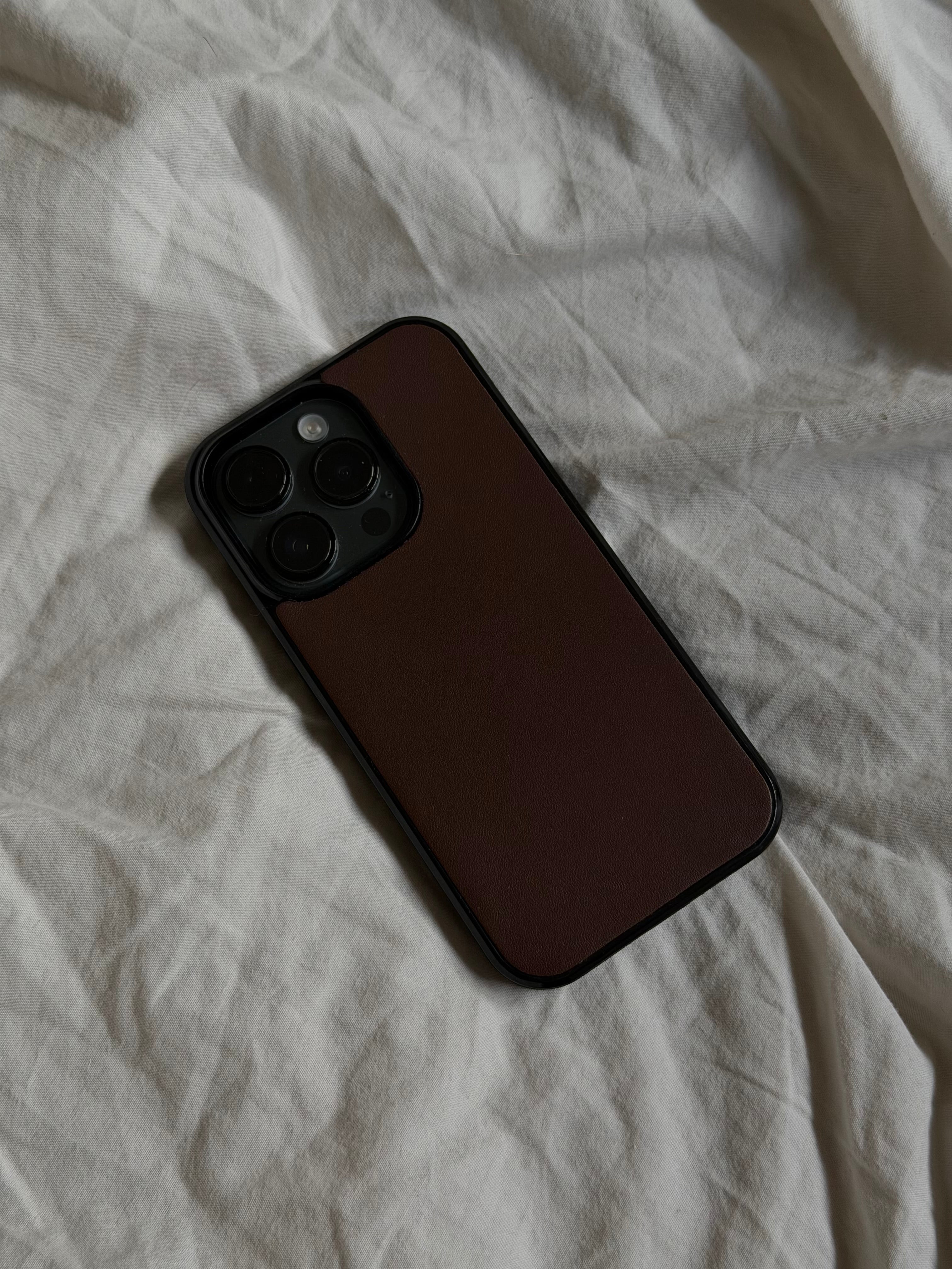 מגן עור חום חלק